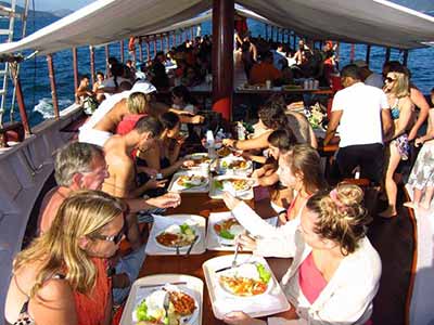 passeio de escuna em angra dos reis 10